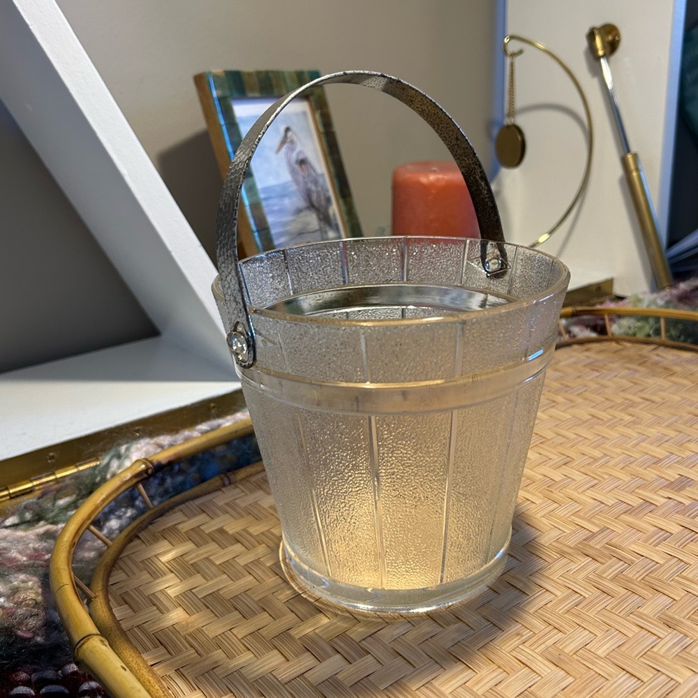 Glass ice bucket‎ with metal handle